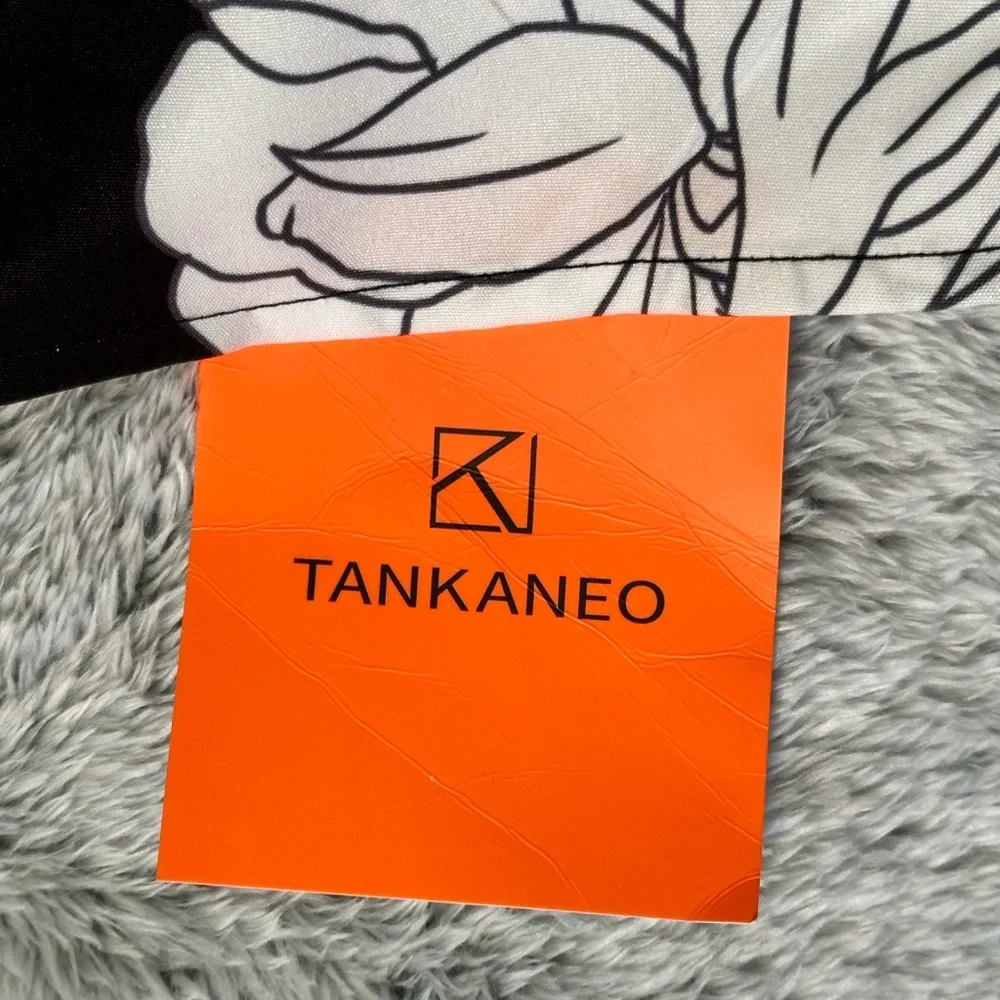 Elegant Black and White Floral Blouse - Picture 8 of 9